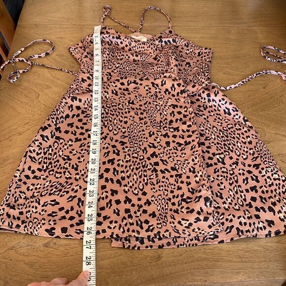 Showpo Leopard Print Mini Sleeveless Wrap Dress Size 2 - Picture 10 of 10